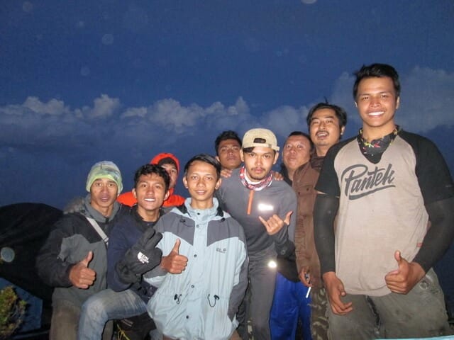 menahan dingin di shelter 3 gunung kerinci