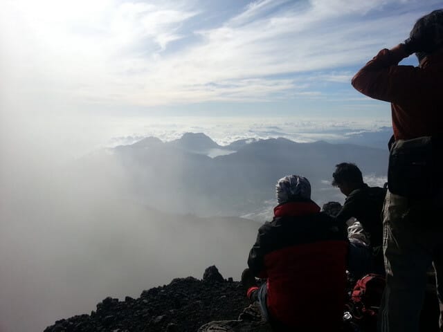 view gunung tujuh dari puncak gunung kerinci