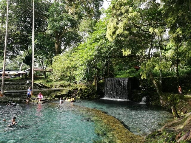 Bersantai Menikmati Pesona Kolam Renang Tirta alami Sumatera Barat