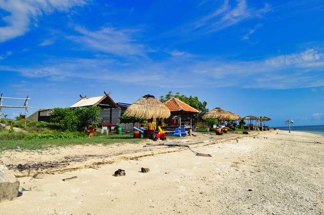 Warung di pulau Kenawa Sumbawa