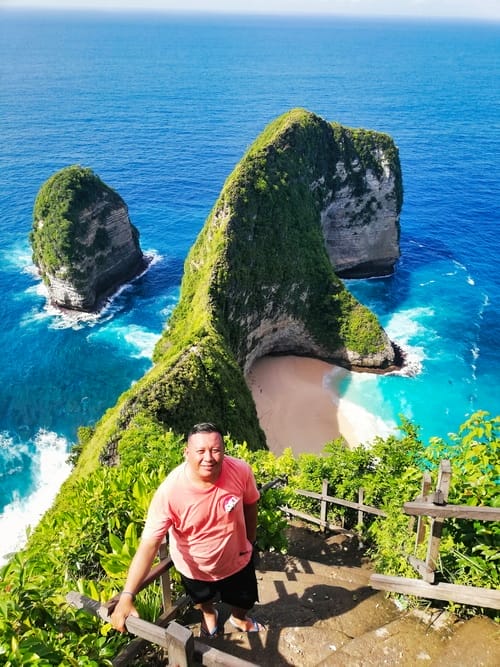 menaklukkan kelingking beach nusa penida